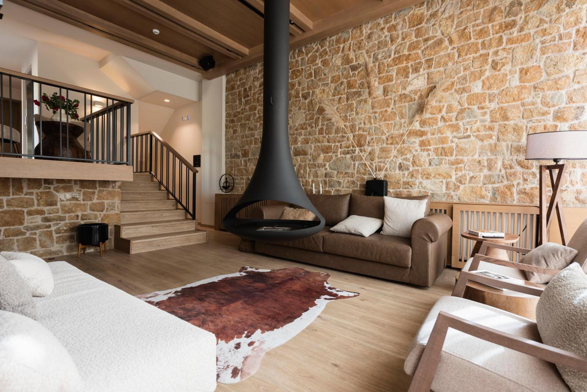 Revi Mountain Resort Boutique Hotel Калаврита Экстерьер фото