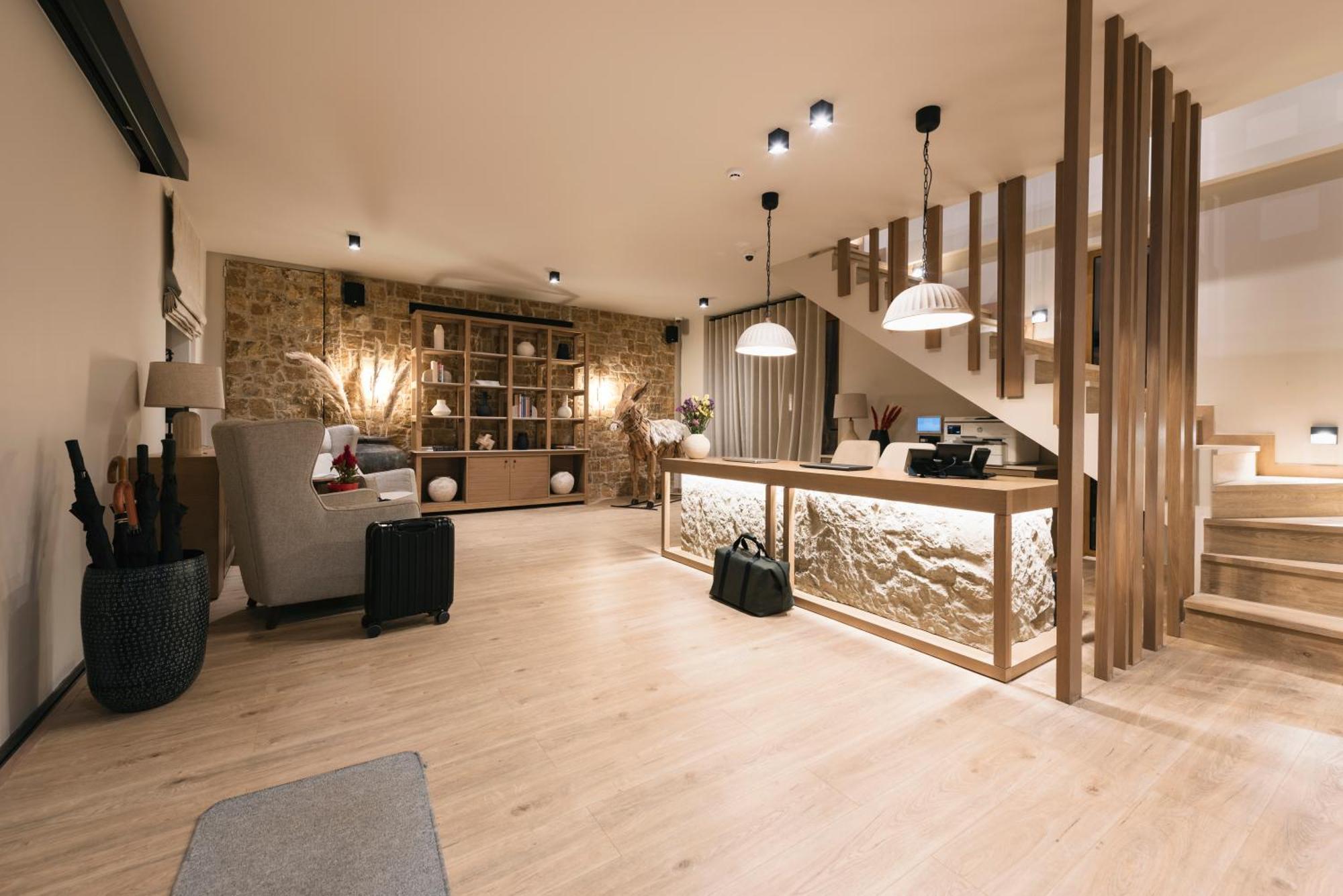 Revi Mountain Resort Boutique Hotel Калаврита Экстерьер фото