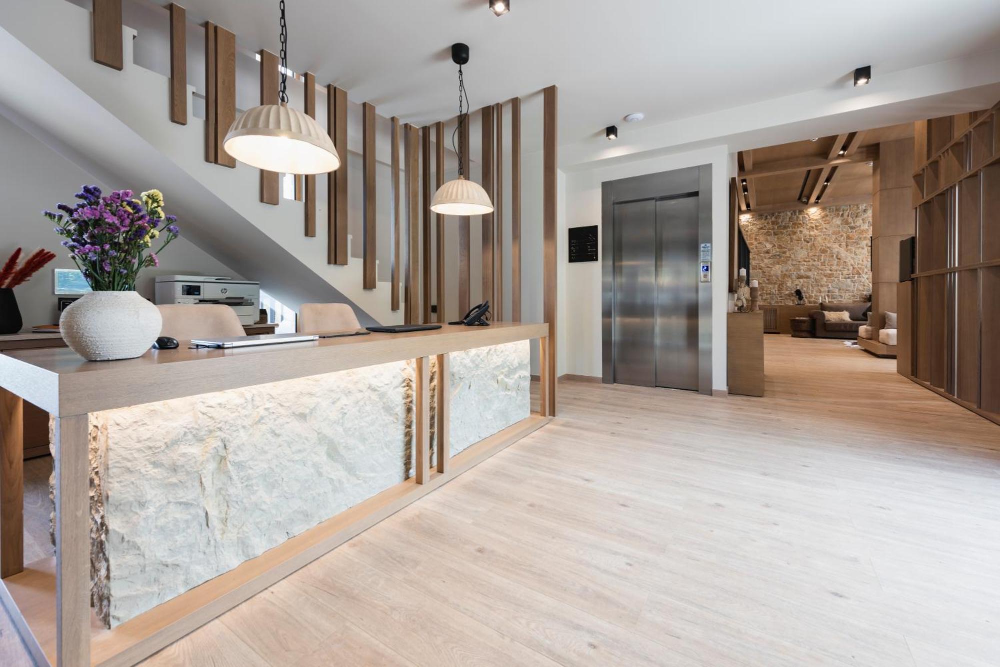 Revi Mountain Resort Boutique Hotel Калаврита Экстерьер фото
