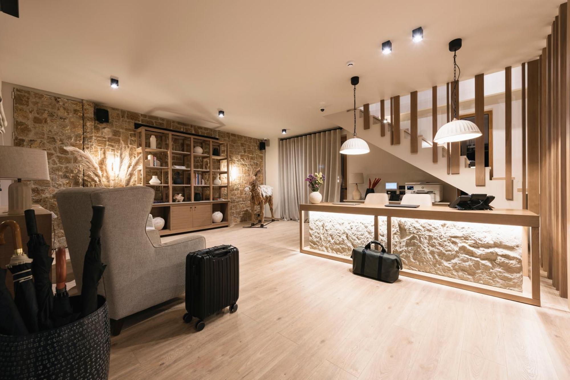Revi Mountain Resort Boutique Hotel Калаврита Экстерьер фото