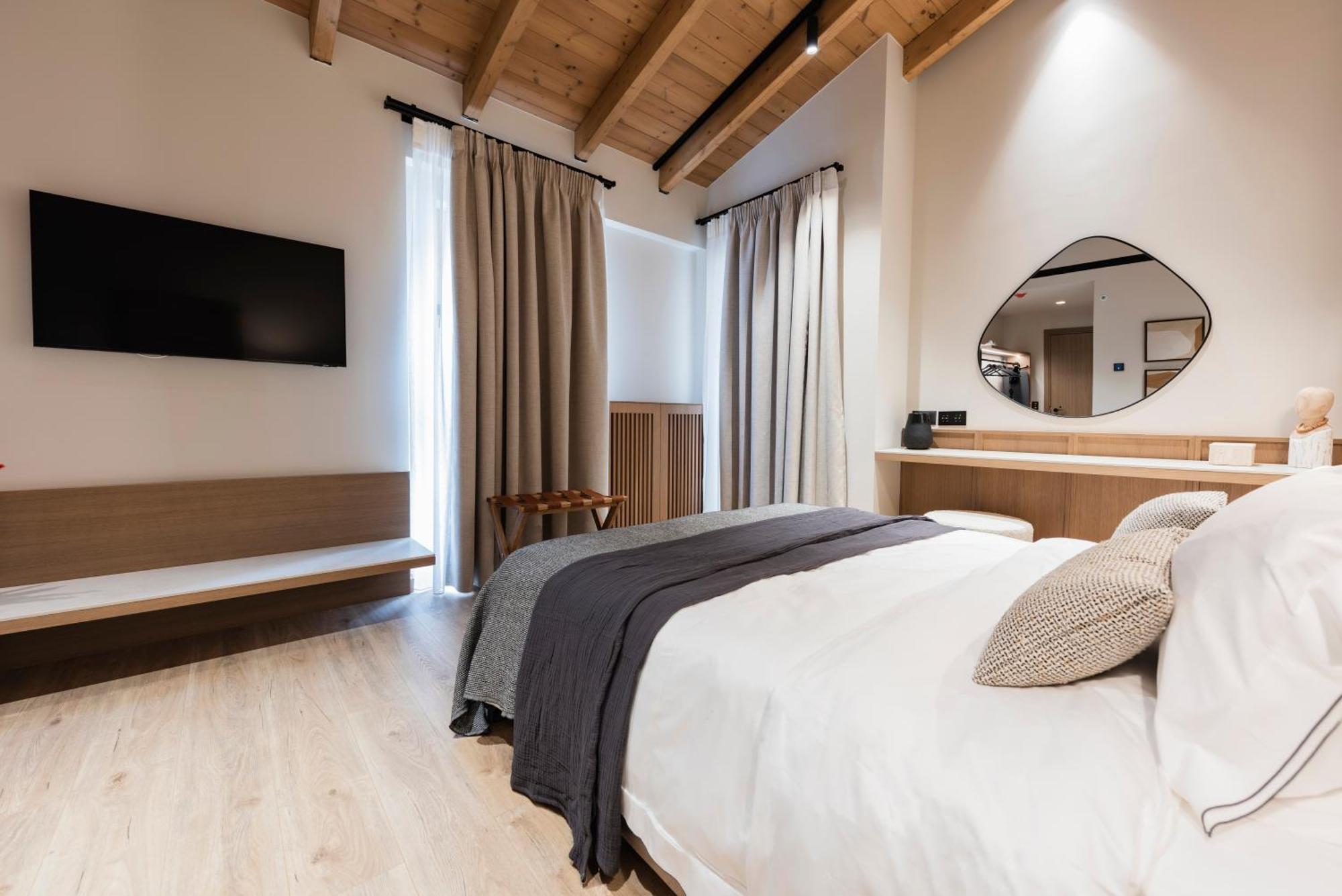 Revi Mountain Resort Boutique Hotel Калаврита Номер фото