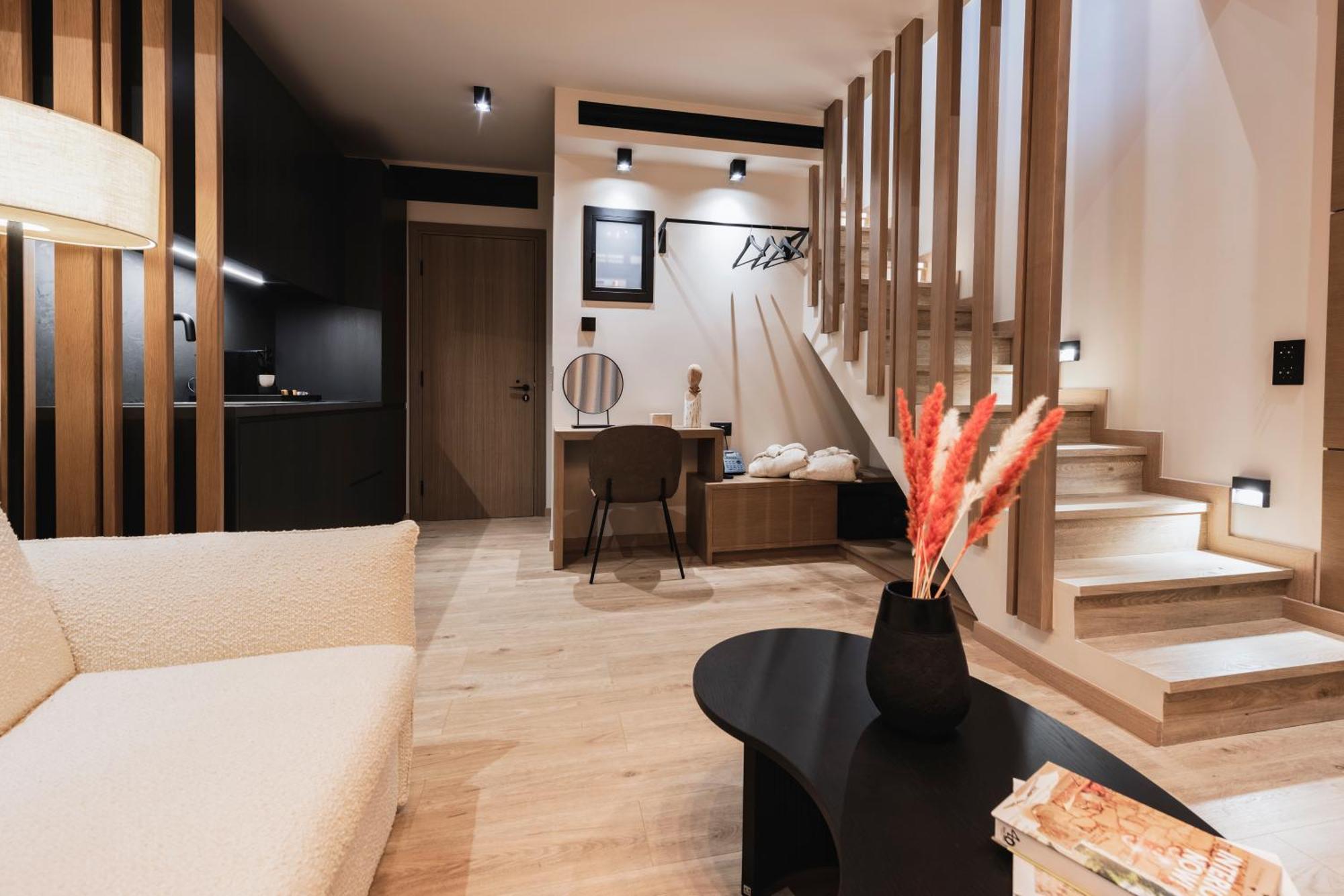 Revi Mountain Resort Boutique Hotel Калаврита Экстерьер фото